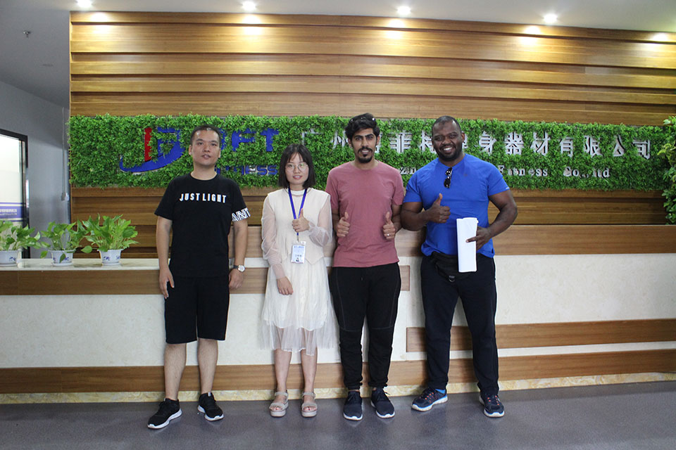 麻豆AV网站入口健身房器材