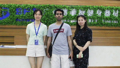 卡塔尔客户来中国采购麻豆AV网站入口健身房器材 